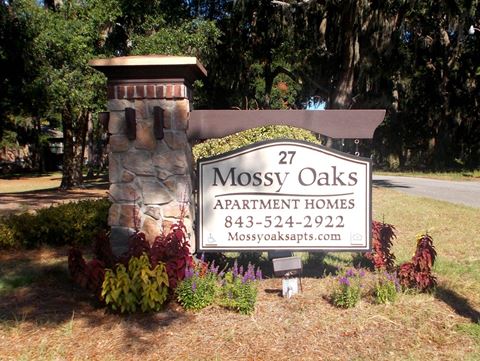 Mossy Oaks_Monument