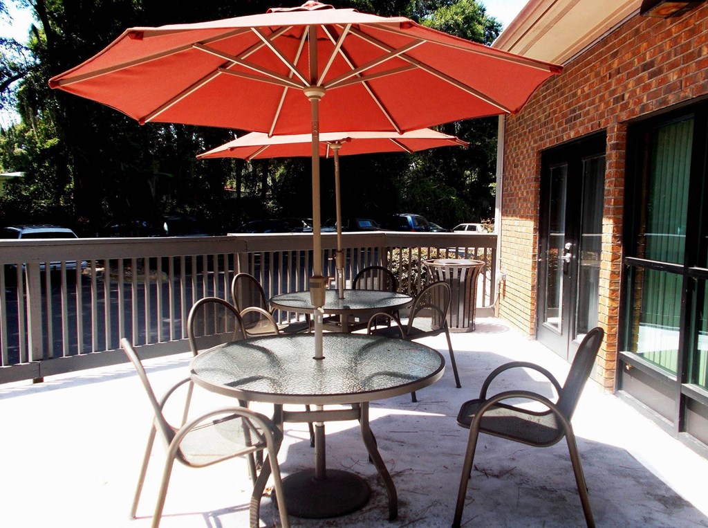 Mossy Oaks_Outdoor Deck