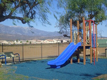 Mountain View_Outdoor Playground - Photo Gallery 4