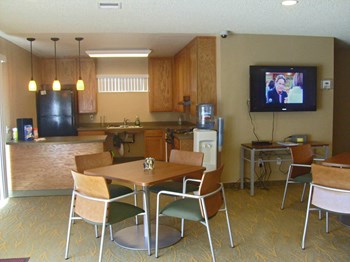 Mountain View_Community Room - Photo Gallery 5
