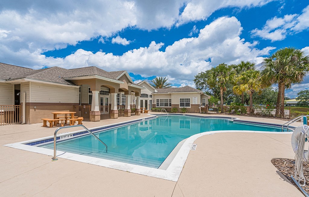 Dominium-Nassau Bay-Pool