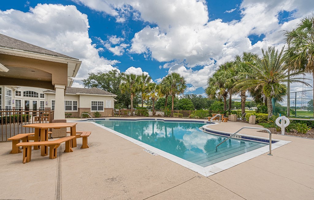 Dominium-Nassau Bay-Pool