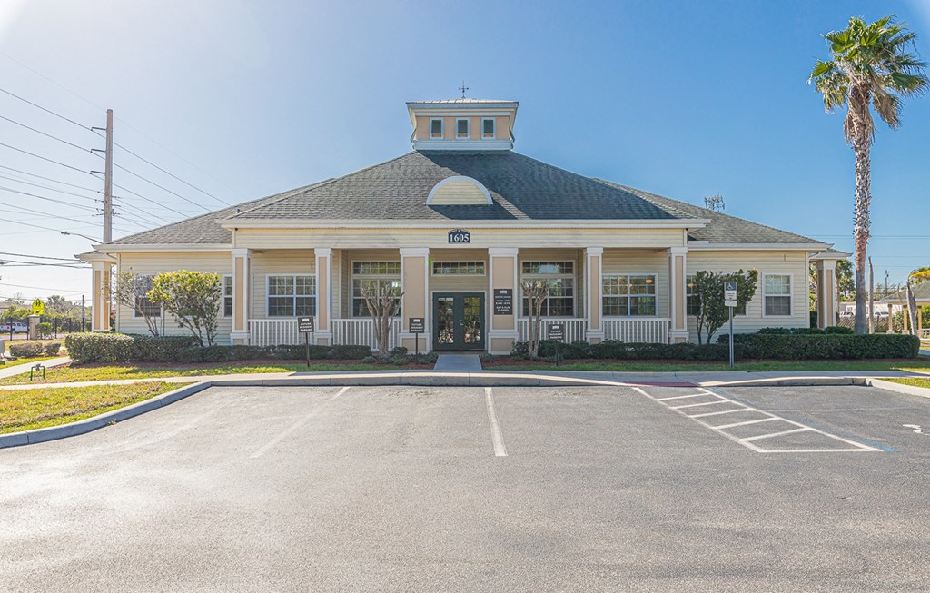 Dominium-Oak Meadows-Leasing Office