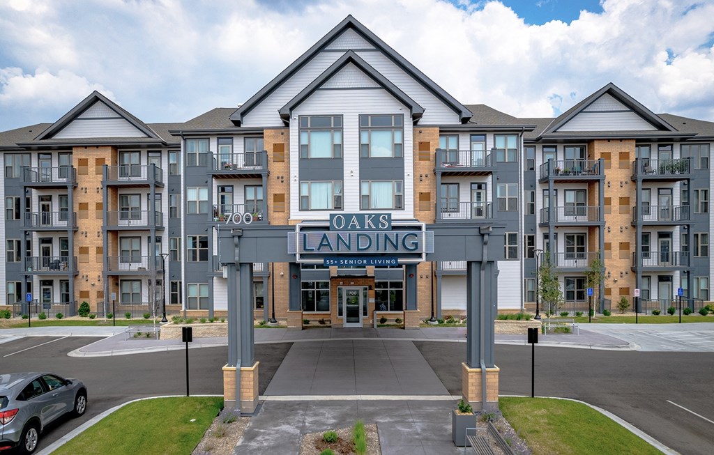 Building Exterior View at Oaks Landing 55+ Apartments, New Brighton, 55112