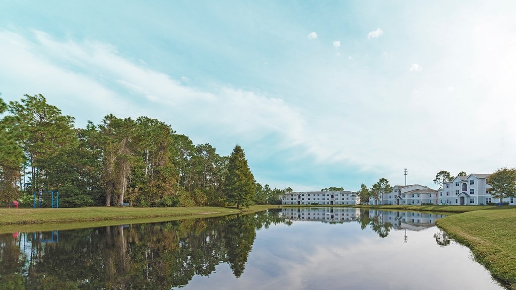 Dominium-Oaks at St John-Pond