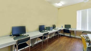 Dominium-Oaks at St John-Business Center - Photo Gallery 6