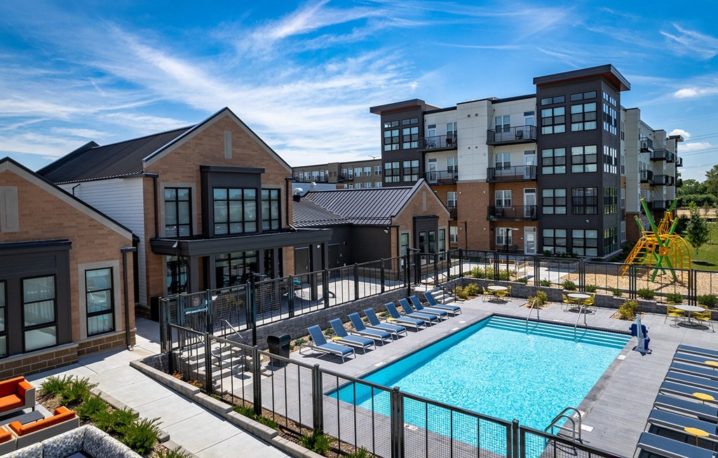 Dominium-Oasis at Twin Lakes-Pool Aerial