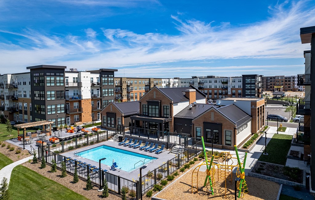 Dominium-Oasis at Twin Lakes-Pool Aerial
