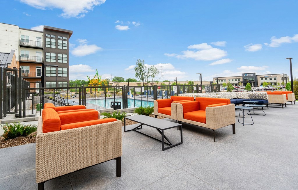 Dominium-Oasis at Twin Lakes-Community Patio