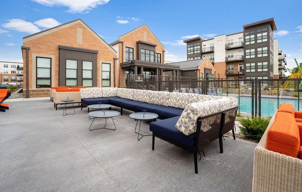 Dominium-Oasis at Twin Lakes-Community Patio