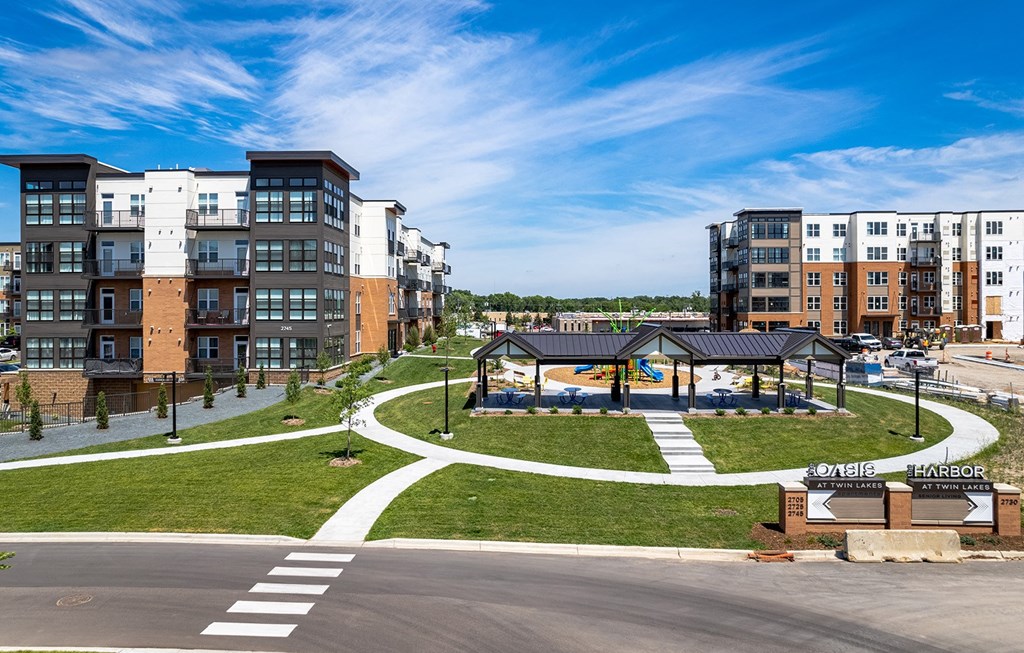 Dominium-Oasis at Twin Lakes-Picnic Area