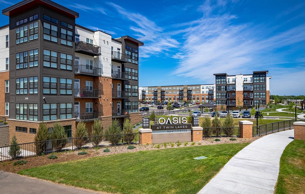 Dominium-Oasis at Twin Lakes-Exterior