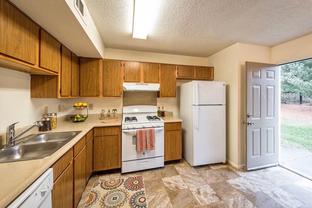 Fully Furnished Kitchen at Olive Branch Townhomes, Ohio, 45103