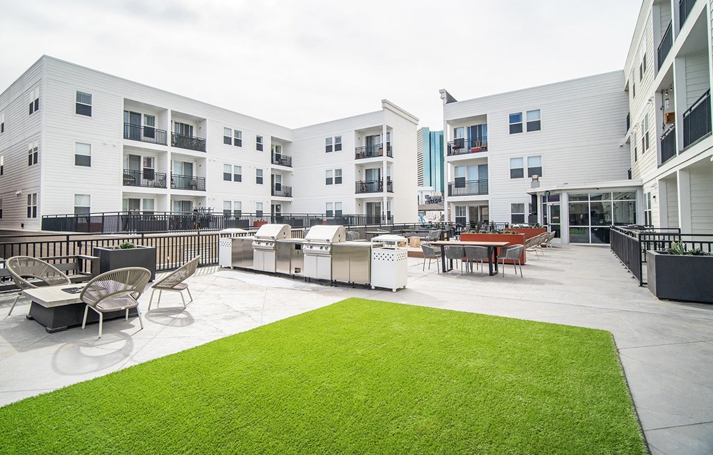 Dominium-Park Avenue West-Patio at Park Avenue West, Denver