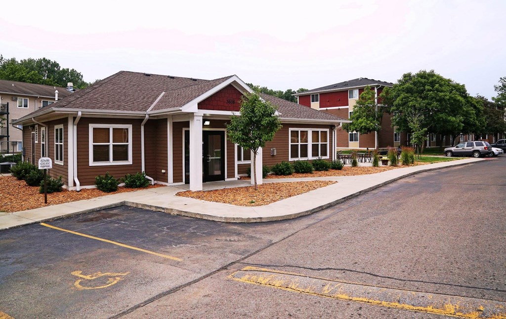 Park Winds_Leasing Office Exterior