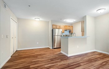 Pinewood_Model Dining Room - Photo Gallery 3