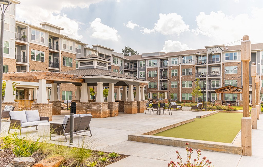 Dominium-Preserve at Peachtree Shoals-Courtyard