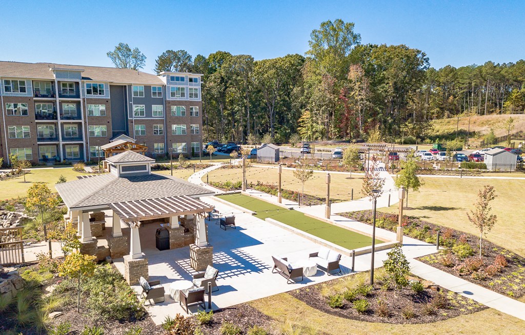 Dominium-Preserve at Peachtree Shoals-Aerial Courtyard