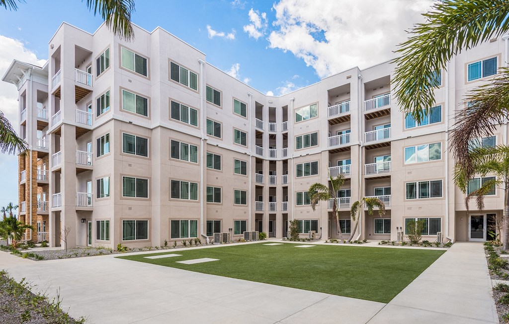 Dominium-Reef at Riviera-Courtyard