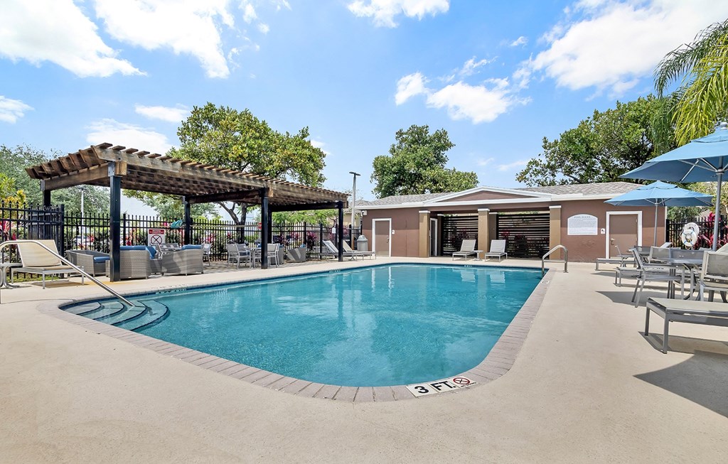 Dominium-Regency Gardens-Pool