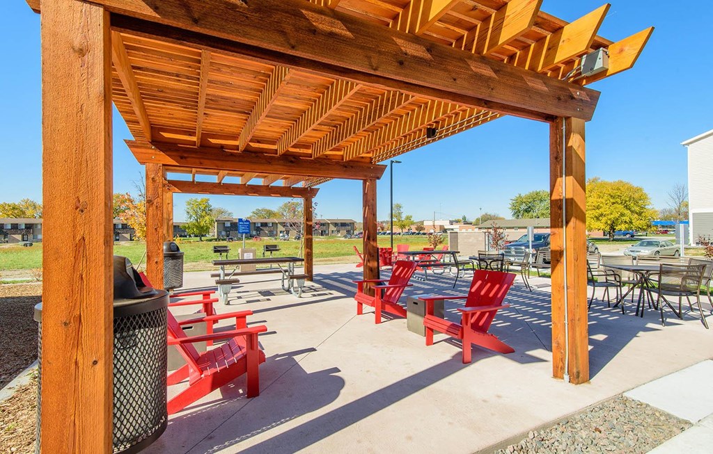 River East_Outdoor Patio at RiverEast, Council Bluffs, IA