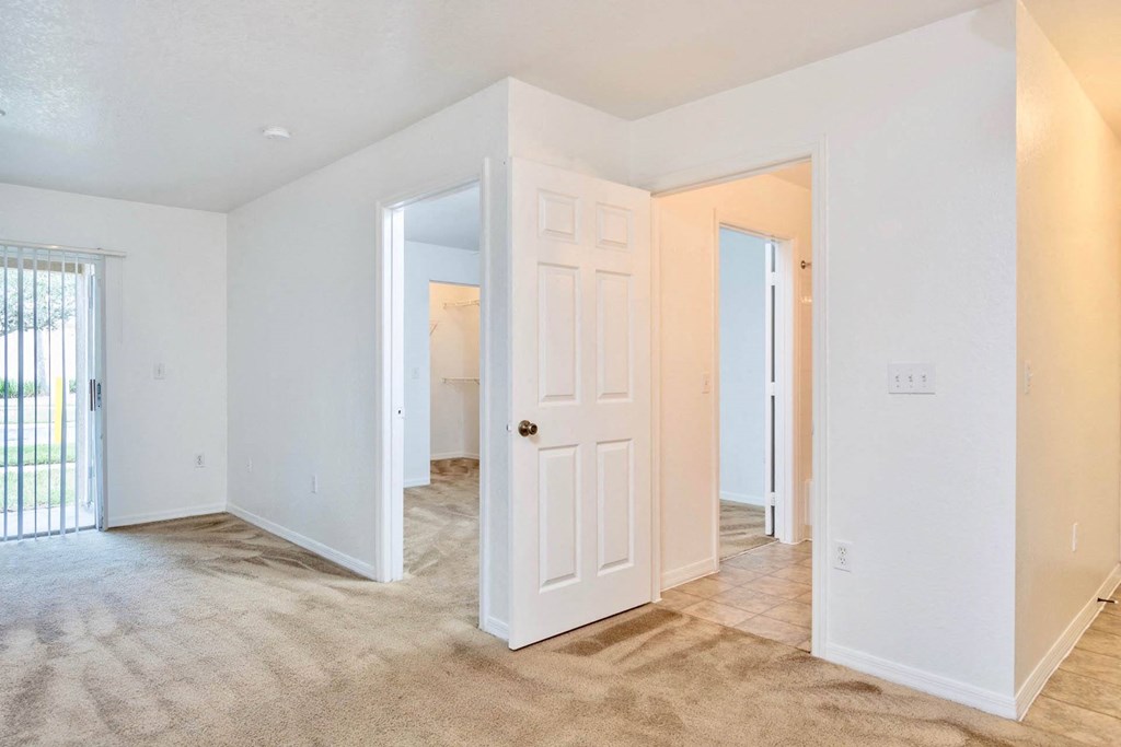 River Trace_Empty Apartment Entrance