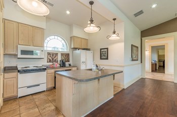 Sandy Creek_Community Kitchen - Photo Gallery 3