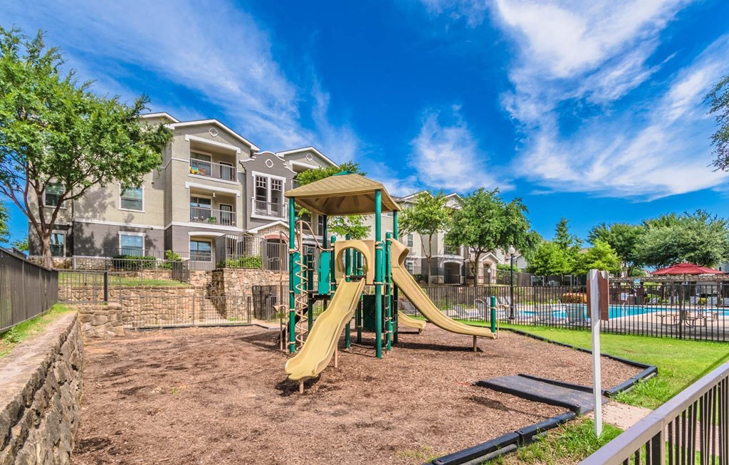 Signature at Southern Oaks_Outdoor Playground