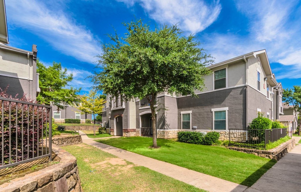 Signature at Southern Oaks_Property Exterior