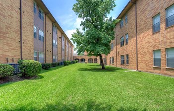 Silver Gardens_Courtyard - Photo Gallery 3
