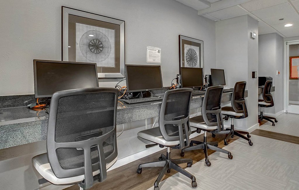 Silver Gardens_Business Center