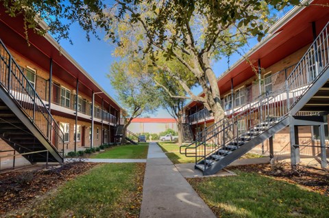 Silver Glen_Building Exterior