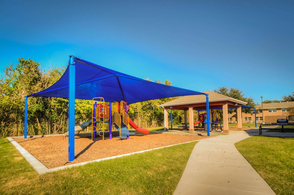 Silver Glen_Outdoor Playground