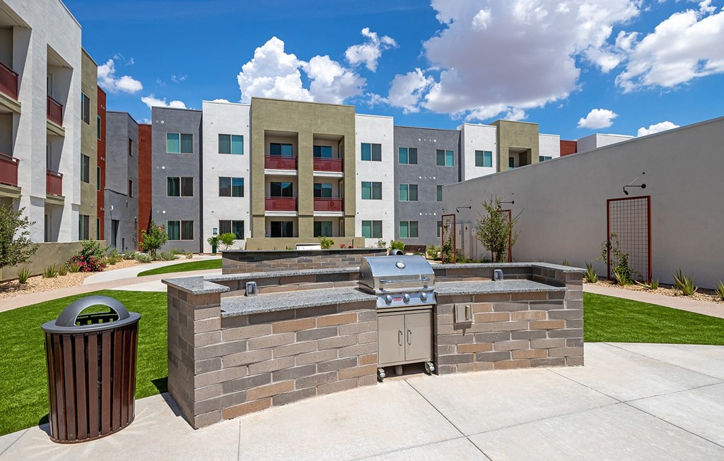 Dominium-Solstice of Mesa-Grilling Area