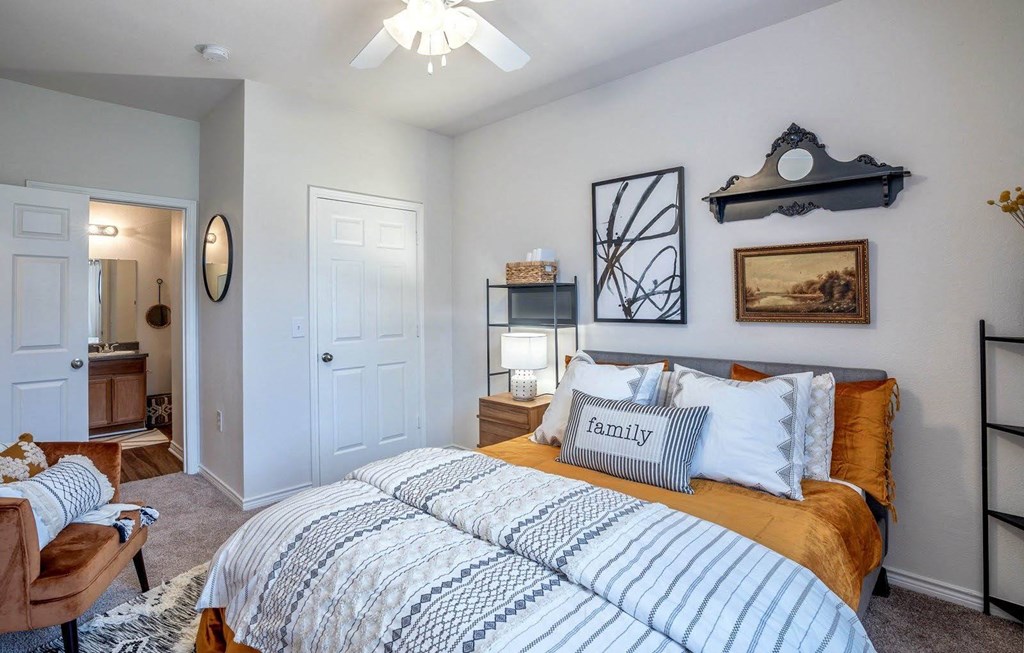 Gorgeous Bedroom at Stoneridge Apartments, Texas