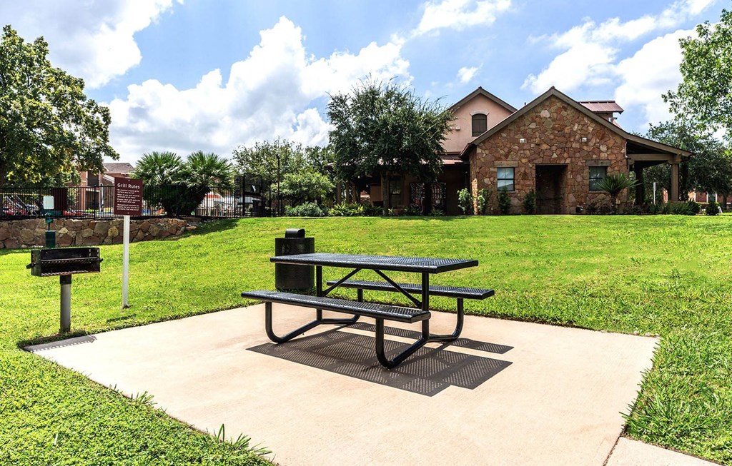 Picnic Area at Stoneridge Apartments, Texas, 78660
