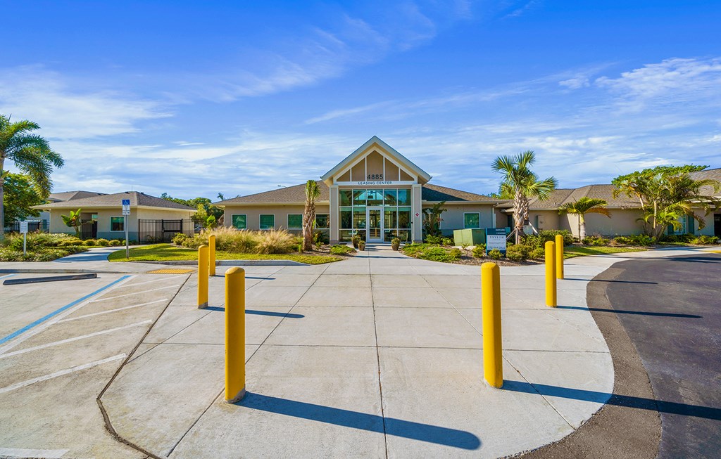 Dominium-Taylor Pointe-Leasing Office