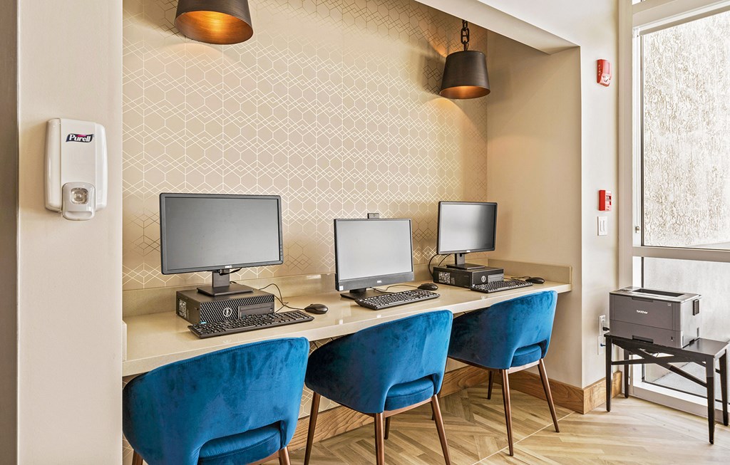 Dominium-Taylor Pointe-Business Center