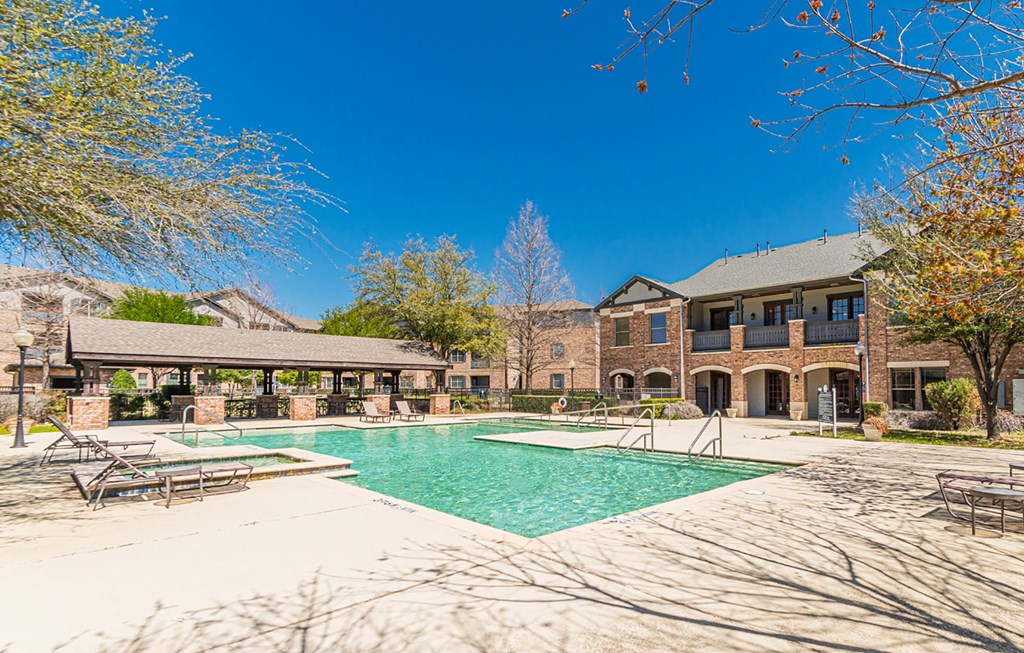 Dominium_The Cesera 55+ Apartments_Outdoor Swimming Pool_Garland, TX