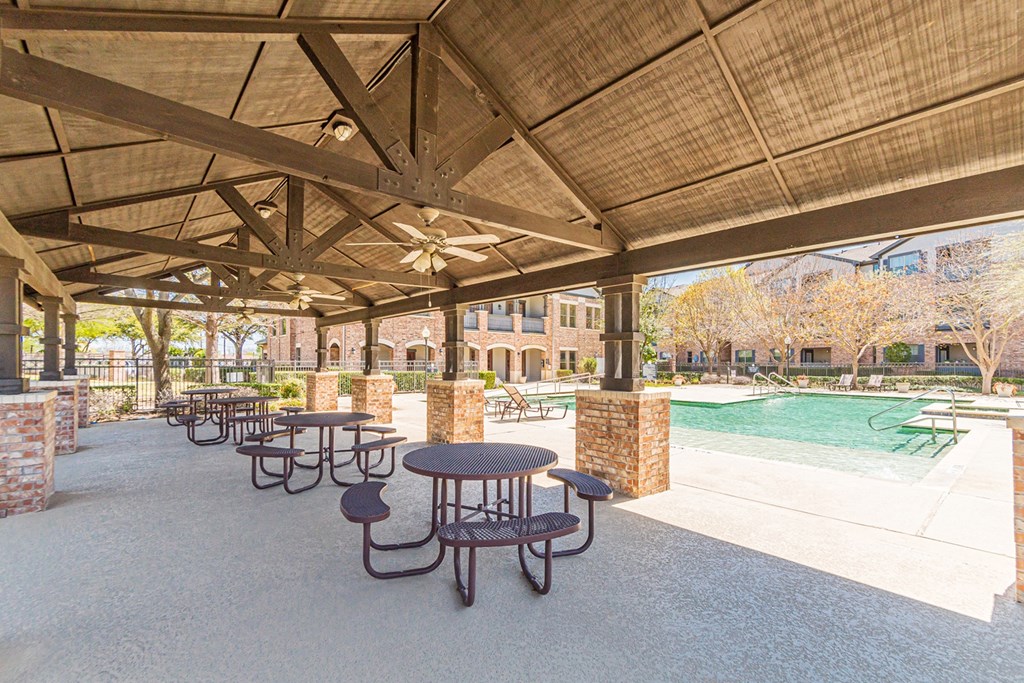 Dominium_The Cesera 55+ Apartments_Covered Pergola-Picnic Area_Garland, TX