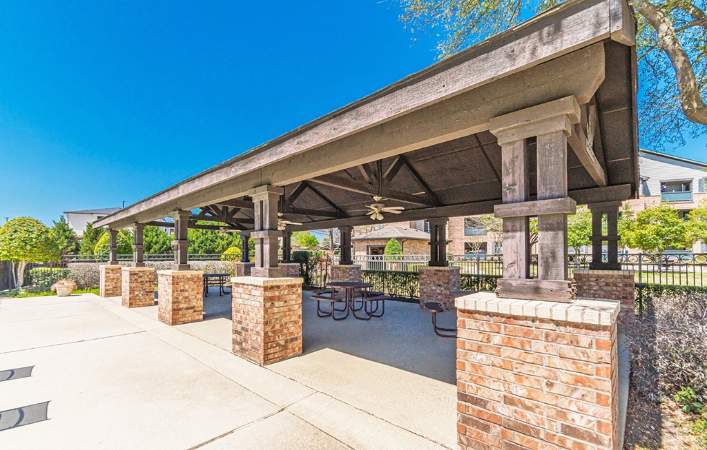 Dominium_The Cesera 55+ Apartments_Covered Pergola-Picnic Area_Garland, TX