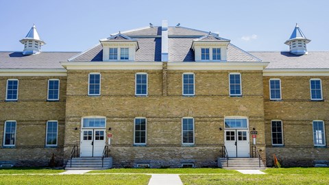 Property Exteriorat Upper Post Flats, Minnesota