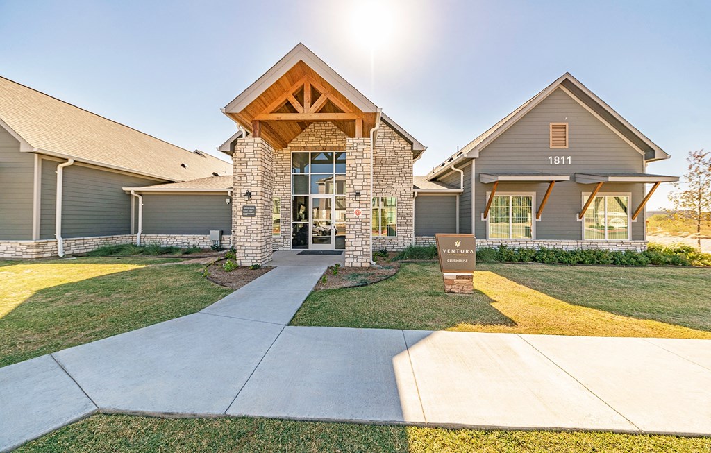 Clubhouse Exterior at Ventura at Tradewinds, Texas, 79706