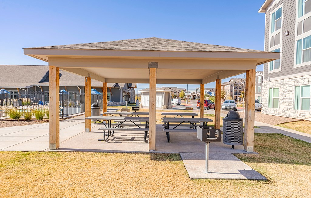 Picnic Area at Ventura at Tradewinds, Midland, TX