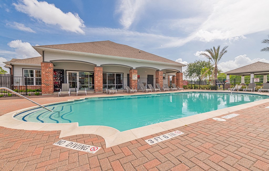Pool at Vermillion Apartments, Houston, 55901