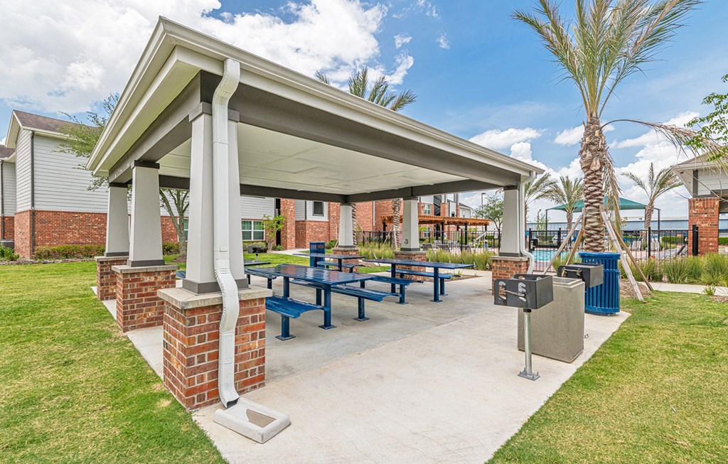 Picnic Pavilion at Vermillion Apartments, Houston