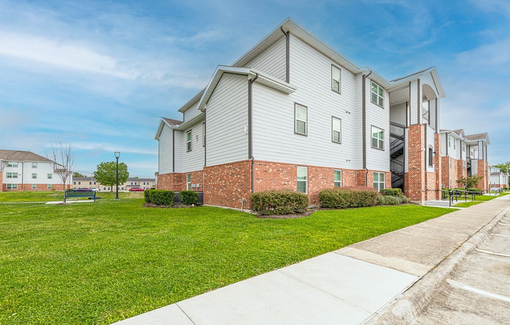 Green Space at Vermillion Apartments, Houston Texas