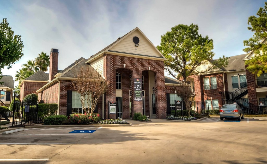Leasing Office Entrance at Villa Springs, Houston