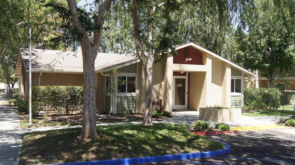 Village Meadows_Leasing Office