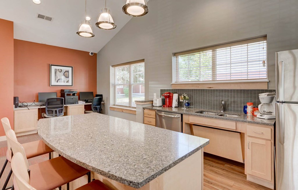 Woodside Village_Business Center